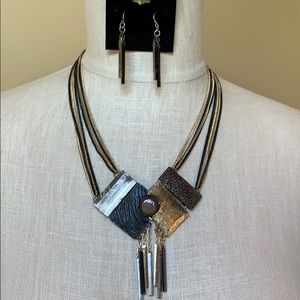 🔆Multi textural necklace and earrings